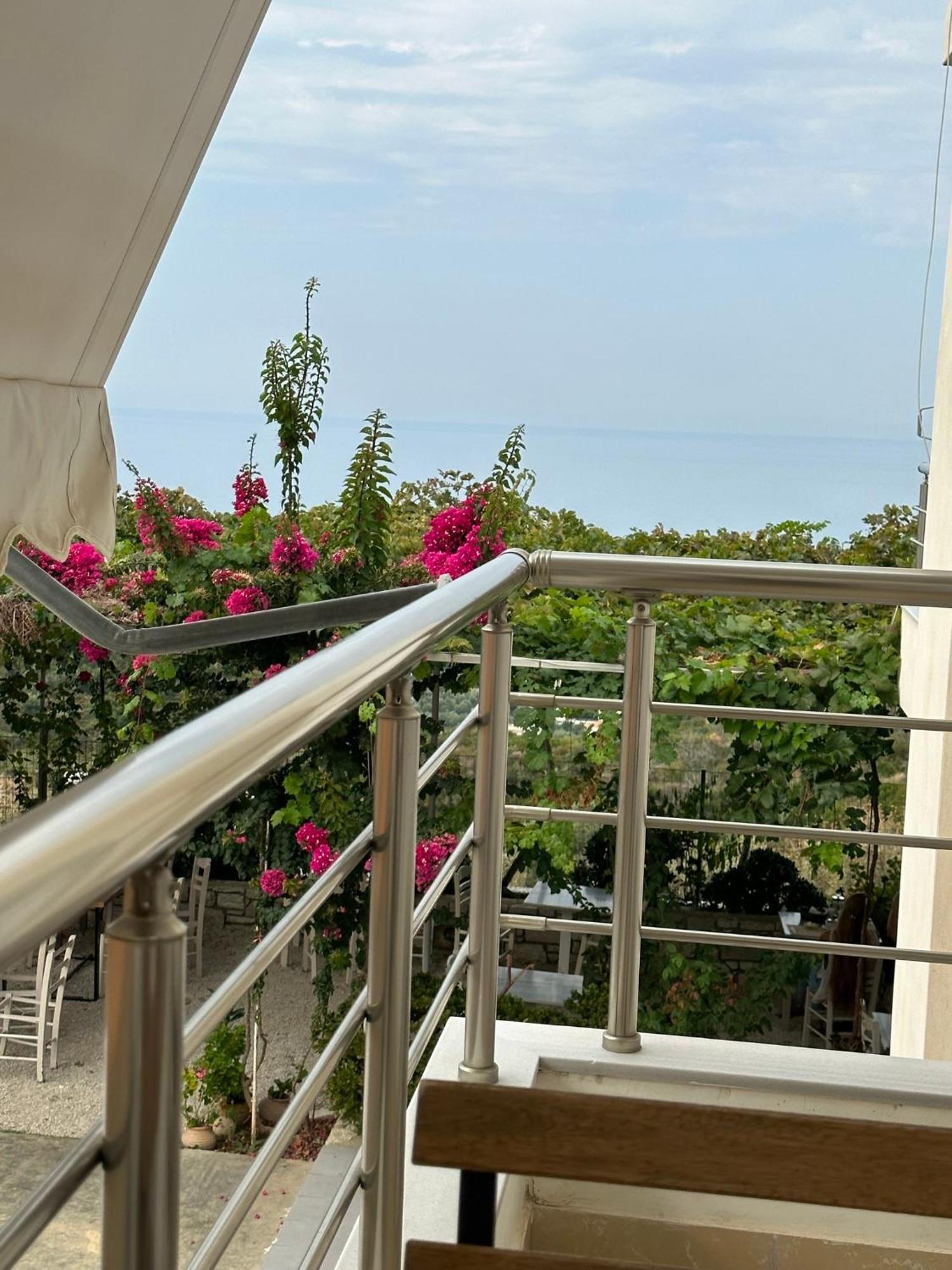 ELÉA Guesthouse himare Esterno foto